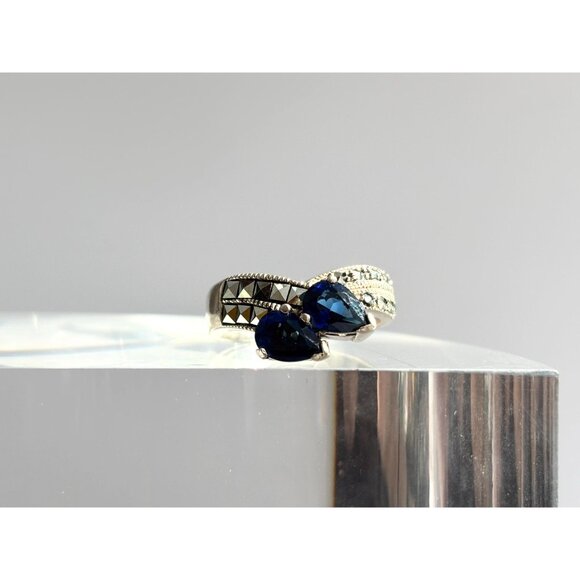 Blue Sapphire & Marcasite Accented 925 Sterling Silver Vintage Ring - sz 6.75 - Picture 2 of 13